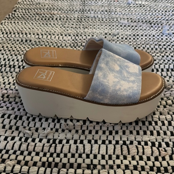 Dirty Laundry Blue and White Platform Sandals - Picture 1 of 4